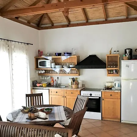 Villa Samik Sleeps 6 Pool Air Con Wifi *